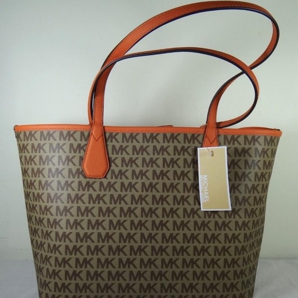 2pcs NWT Michael kors Reversible tote+Wristlet - Picture 3 of 3